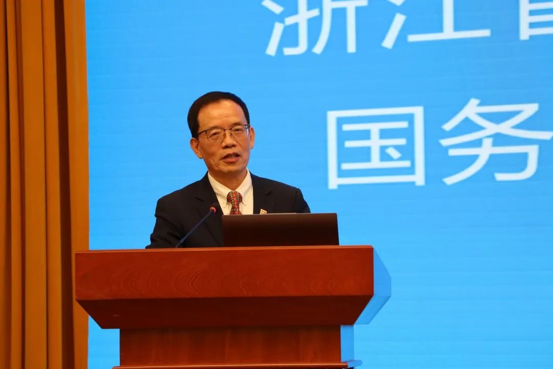 浙江省區(qū)域國(guó)別與國(guó)際傳播研究智庫(kù)聯(lián)盟首席專(zhuān)家、浙江師范大學(xué)非洲區(qū)域國(guó)別學(xué)學(xué)部學(xué)術(shù)委員會(huì)常務(wù)副主任劉鴻武致辭。主辦方供圖