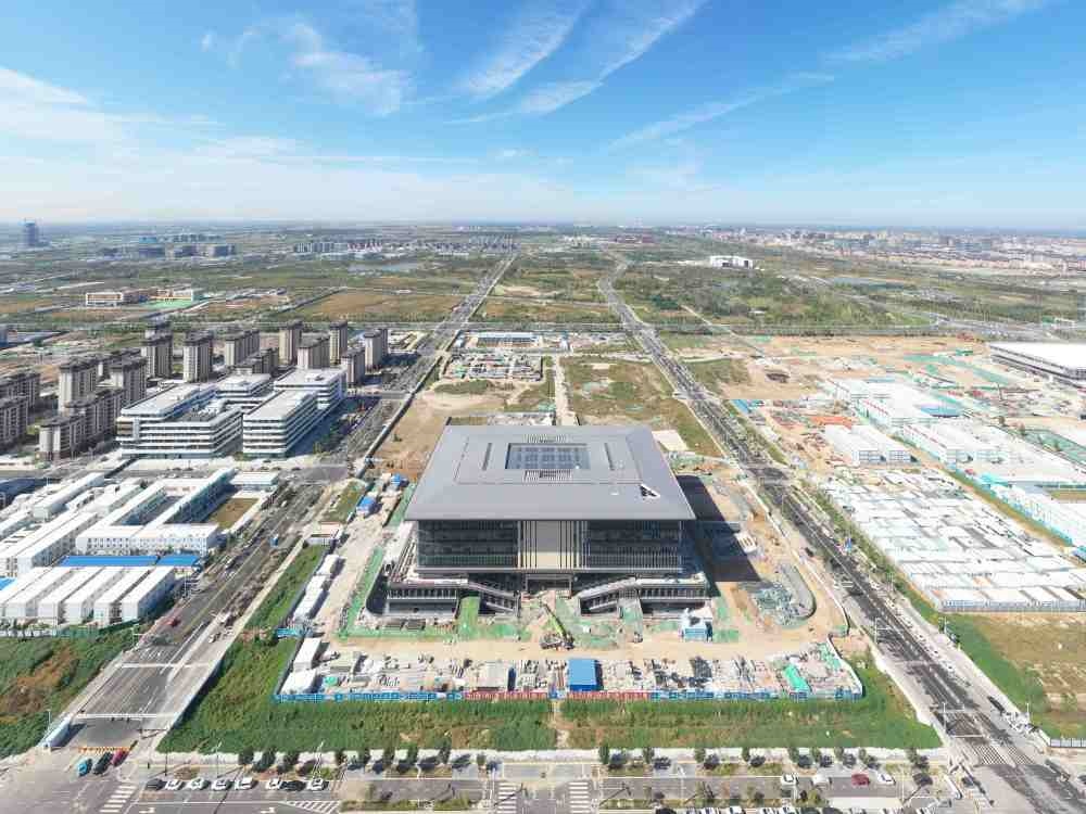 這是雄安新區(qū)大學(xué)園圖書館（2023年10月1日攝，無人機(jī)照片）。新華社記者 朱旭東 攝
