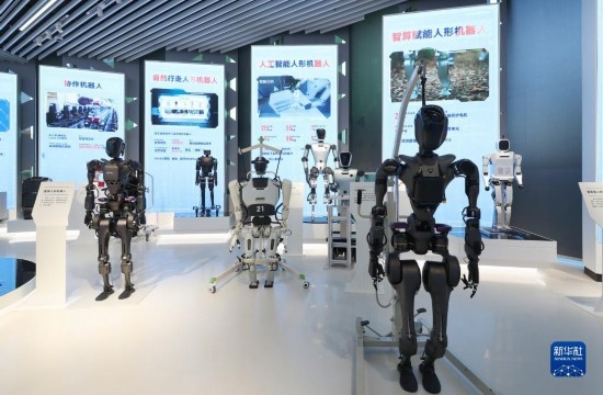這是2023年11月29日在上?？萍紕?chuàng)新成果展上拍攝的機器人展品。 新華社記者 方喆 攝