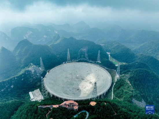 這是2023年7月26日拍攝的“中國天眼”全景（無人機照片，維護保養(yǎng)期間拍攝）。 新華社記者 歐東衢 攝