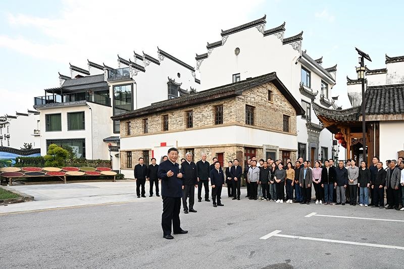 2023年10月11日，習(xí)近平總書記在江西上饒市婺源縣秋口鎮(zhèn)王村石門自然村考察。