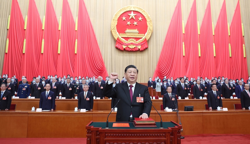 2023年3月10日，習近平進行憲法宣誓。