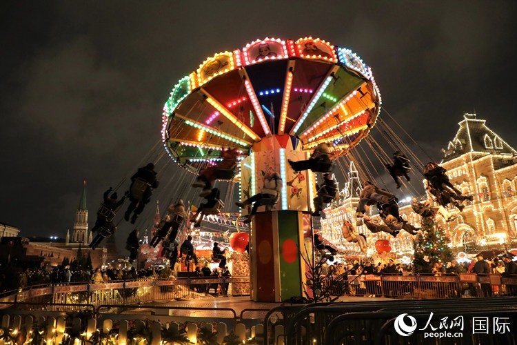 位于莫斯科紅場(chǎng)中央的“古姆”新年集市。人民網(wǎng)記者 隋鑫攝