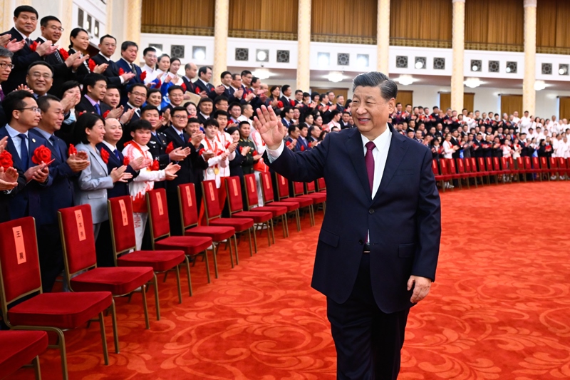 2022年4月8日，北京冬奧會(huì)、冬殘奧會(huì)總結(jié)表彰大會(huì)前，習(xí)近平總書記會(huì)見北京冬奧會(huì)、冬殘奧會(huì)突出貢獻(xiàn)集體代表、突出貢獻(xiàn)個(gè)人和中國體育代表團(tuán)成員。