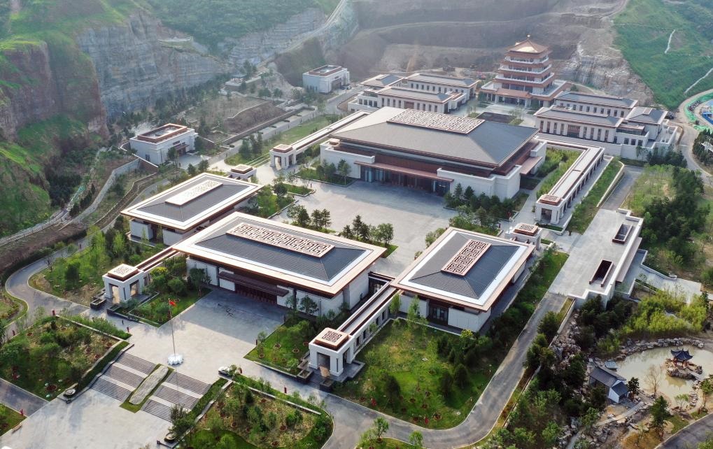 這是2022年7月30日拍攝的中國國家版本館中央總館（無人機(jī)照片）。新華社記者 李賀 攝