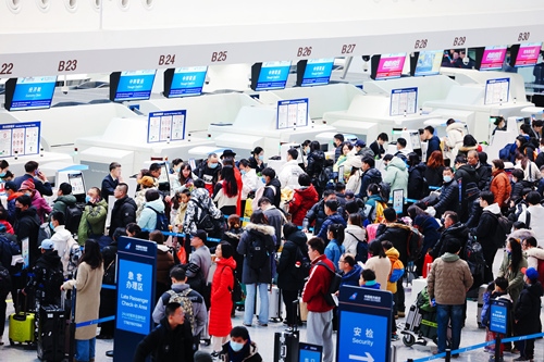 2024年春運(yùn)首日，大興機(jī)場(chǎng)預(yù)計(jì)保障進(jìn)出港旅客13.59萬(wàn)人次。大興機(jī)場(chǎng)供圖