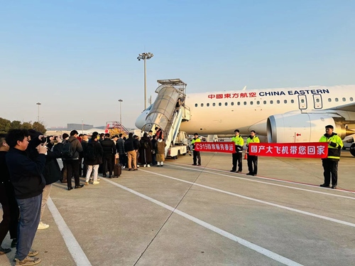 2024春運(yùn)第一天，東航4架C919大飛機(jī)全部投入商業(yè)運(yùn)營(yíng)。東航供圖