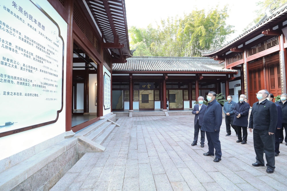 2021年3月22日，習(xí)近平在福建省南平武夷山朱熹園，了解朱熹生平及理學(xué)研究等情況。新華社記者 鞠鵬 攝