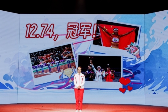 “何以中國·向海泉州”網(wǎng)絡(luò)主題活動現(xiàn)場，林雨薇講述奪冠經(jīng)歷。泉州廣播電視臺供圖