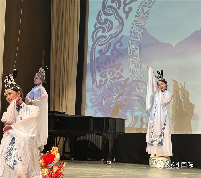 舞蹈《青花瓷》，表演者：德國中歐文化藝術交流協(xié)會