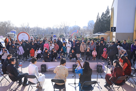 中國音樂學(xué)院“國樂快閃”演出。學(xué)校供圖