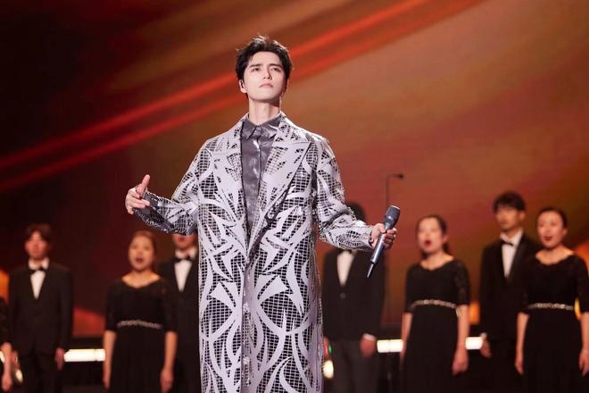 演員李建義、許魏洲和歌手等的音樂秀《有種浪漫叫中國航天》