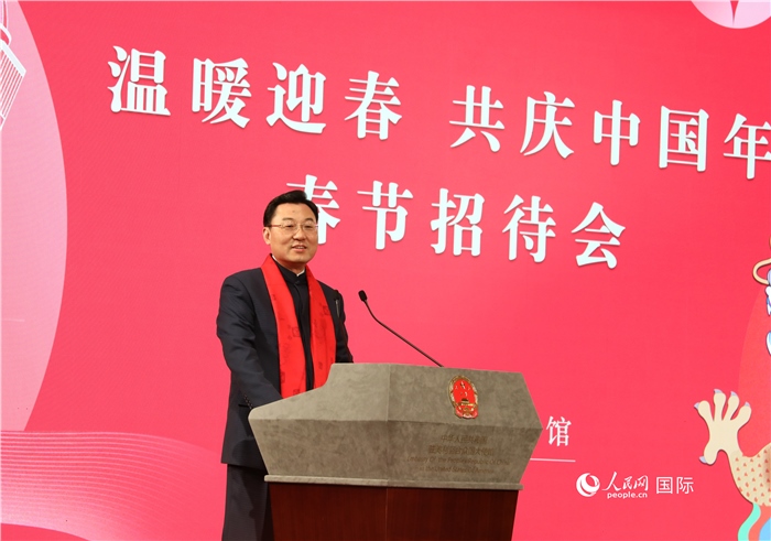 中國(guó)駐美國(guó)大使謝鋒發(fā)表致辭，向全體在美同胞致以親切問(wèn)候。人民網(wǎng)記者 李志偉攝