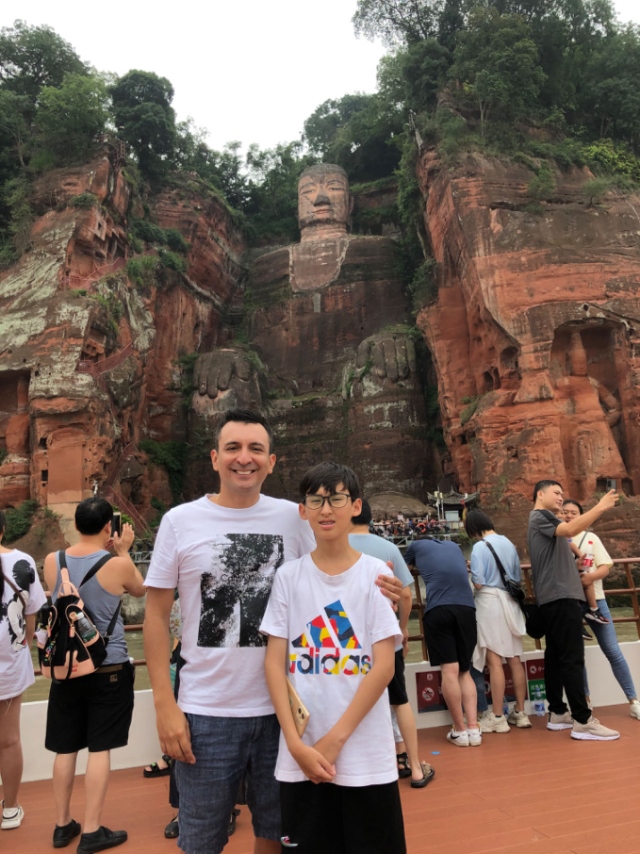 埃爾南多與兒子在廣東佛山。圖片由受訪者提供