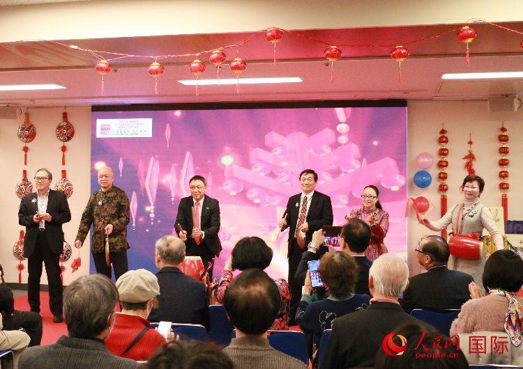 打擊樂(lè)合奏《春節(jié)序曲》。人民網(wǎng) 許可攝