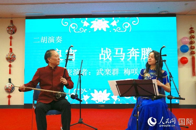 二胡合奏。人民網(wǎng) 許可攝