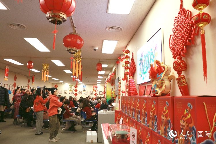 現(xiàn)場(chǎng)洋溢著濃郁的新春氛圍。人民網(wǎng) 許可攝