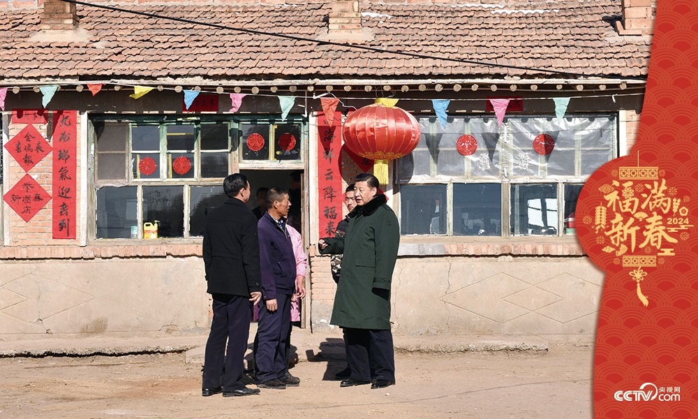 2017年1月24日，習近平總書記在河北省張家口市張北縣小二臺鎮(zhèn)德勝村村民徐學海家中看望。