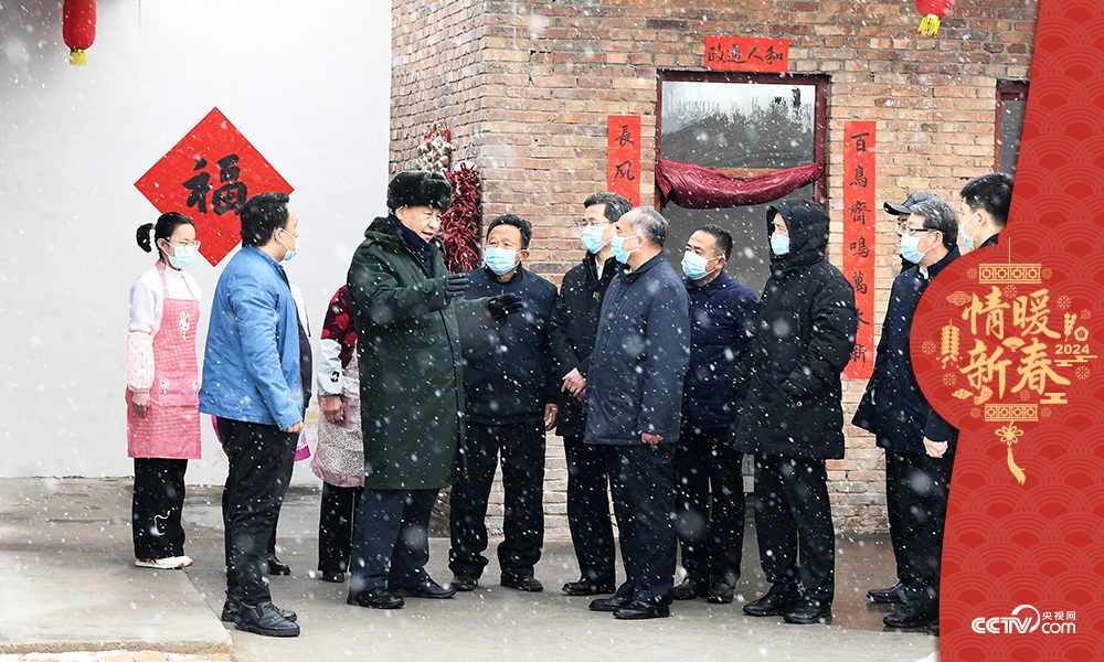 2022年1月26日，習(xí)近平總書(shū)記在山西馮南垣村受災(zāi)村民師紅兵家看望。