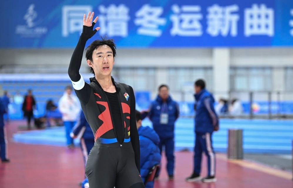 遼寧隊(duì)選手吳宇在第十四屆全國冬季運(yùn)動(dòng)會(huì)速度滑冰男子10000米A組決賽中奪冠，并打破由他本人保持的全國紀(jì)錄（2024年1月14日攝）。新華社記者 連振 攝