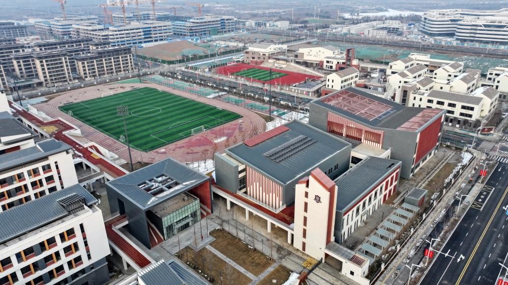 北京四中雄安校區(qū)和雄安史家胡同小學(xué)（2月6日攝，無人機(jī)照片）。新華社記者 牟宇 攝