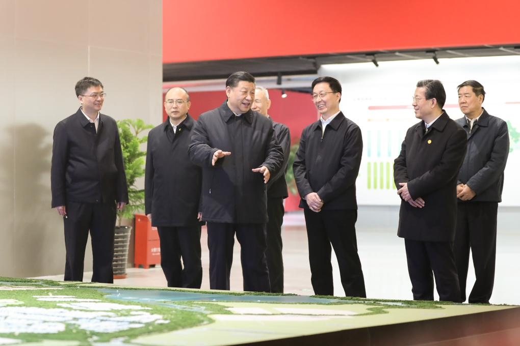 2019年1月16日上午，習(xí)近平總書記在河北雄安新區(qū)規(guī)劃展示中心，仔細(xì)聽取新區(qū)總體規(guī)劃、政策體系及建設(shè)情況介紹。新華社記者 鞠鵬 攝