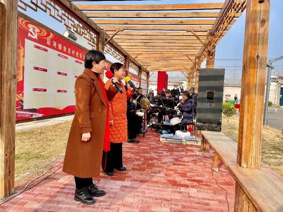河南安陽內(nèi)黃縣余莊村村民們正排練元宵節(jié)晚會節(jié)目。受訪者供圖