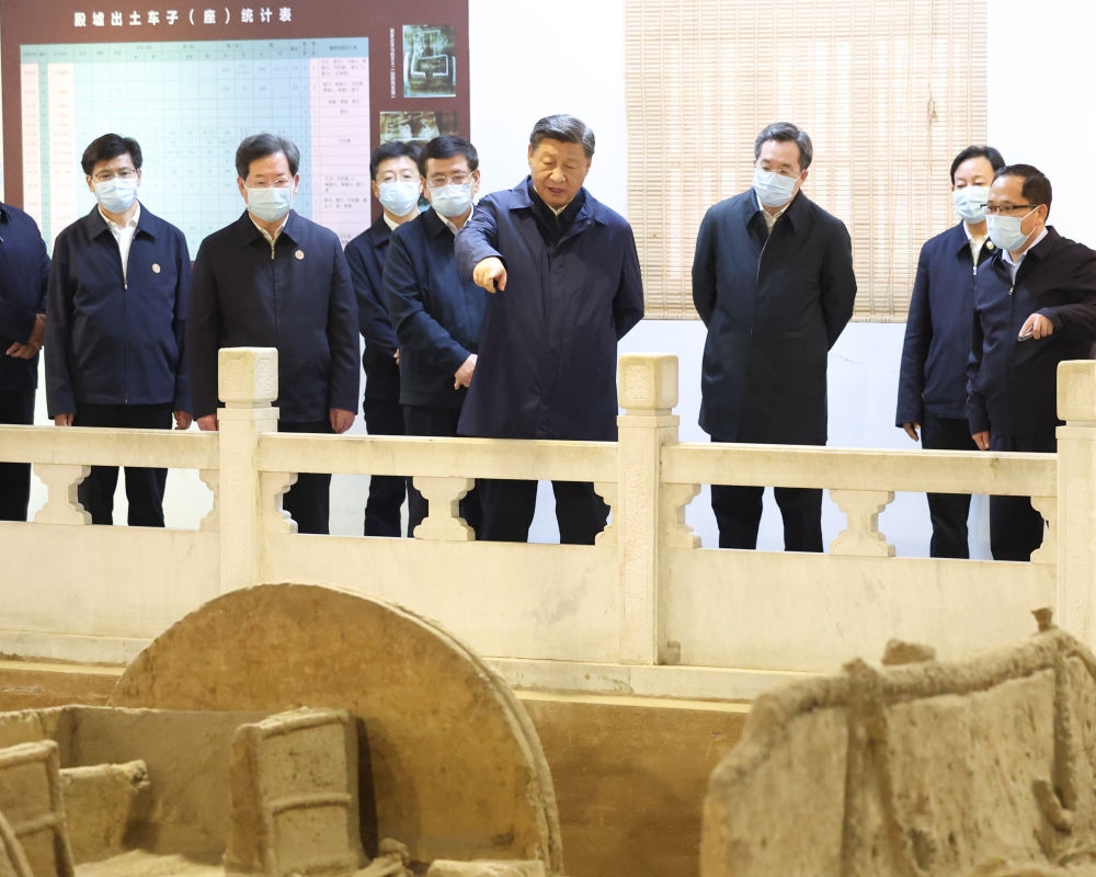 2022年10月28日下午，習(xí)近平在安陽市殷墟遺址考察。新華社記者 丁林 攝