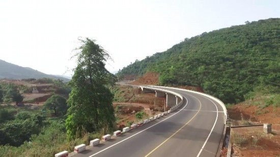 中塞友誼公路。