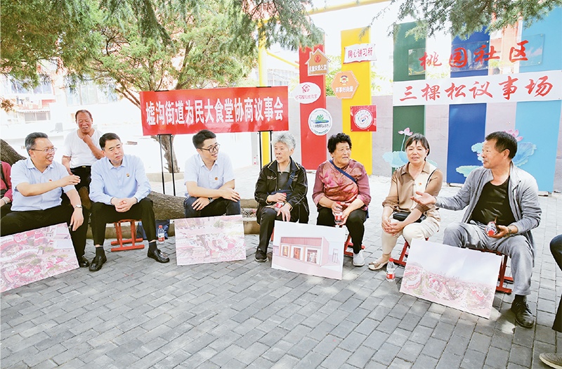 2023年6月2日，江蘇省連云港市連云區(qū)政協(xié)工委在墟溝街道桃園社區(qū)舉行“有事好商量”協(xié)商議事會。 人民圖片 朱華南/攝