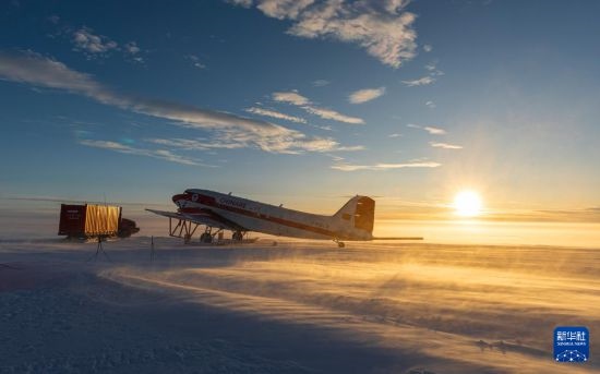 2月5日，“雪鷹601”?？吭谀蠘O中山冰雪機場。新華社發(fā)（裴文悅攝）