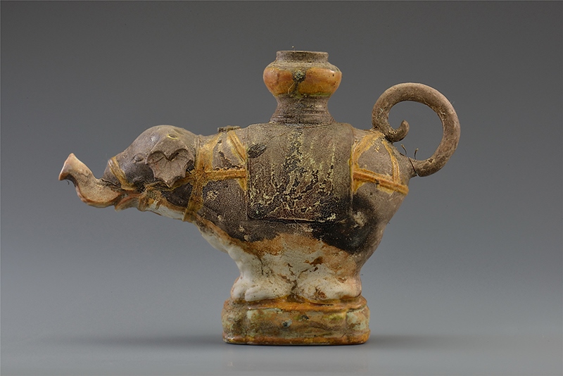 一號(hào)沉船出水的三彩象形持壺。中國(guó)文物報(bào)社供圖