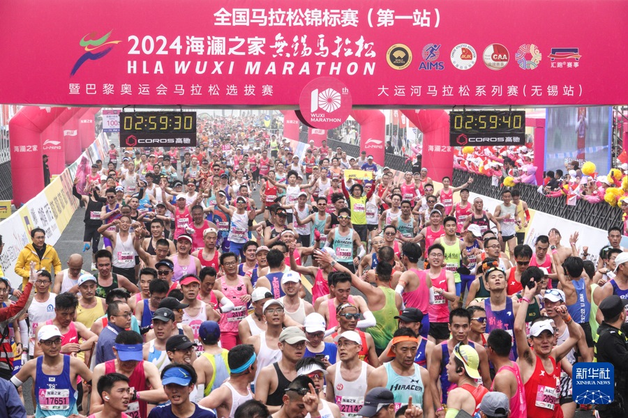 3月24日，參賽選手在3小時內(nèi)完賽。2024無錫馬拉松共有3423人“破三”（3小時內(nèi)完賽），這也創(chuàng)造了國內(nèi)單場賽事“破三”的新高。新華社記者 楊磊 攝