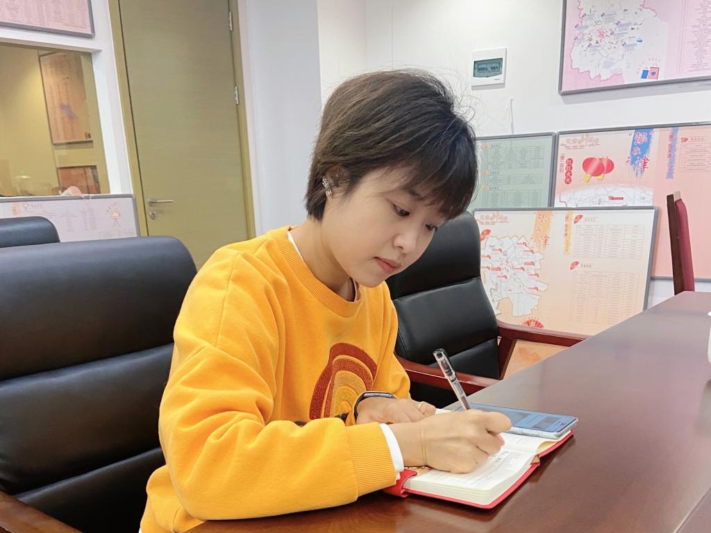 武麗潔在工作中。新華社發(fā)