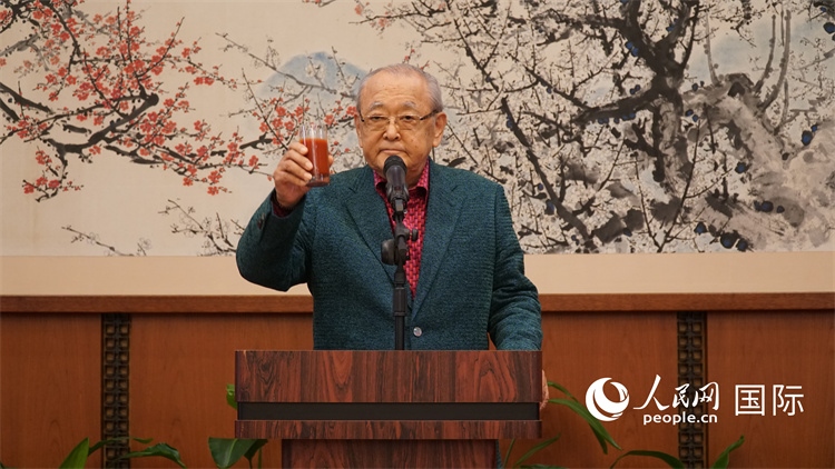 原東京國(guó)際電影節(jié)主席依田巽致祝酒辭。人民網(wǎng) 蔣曉辰攝
