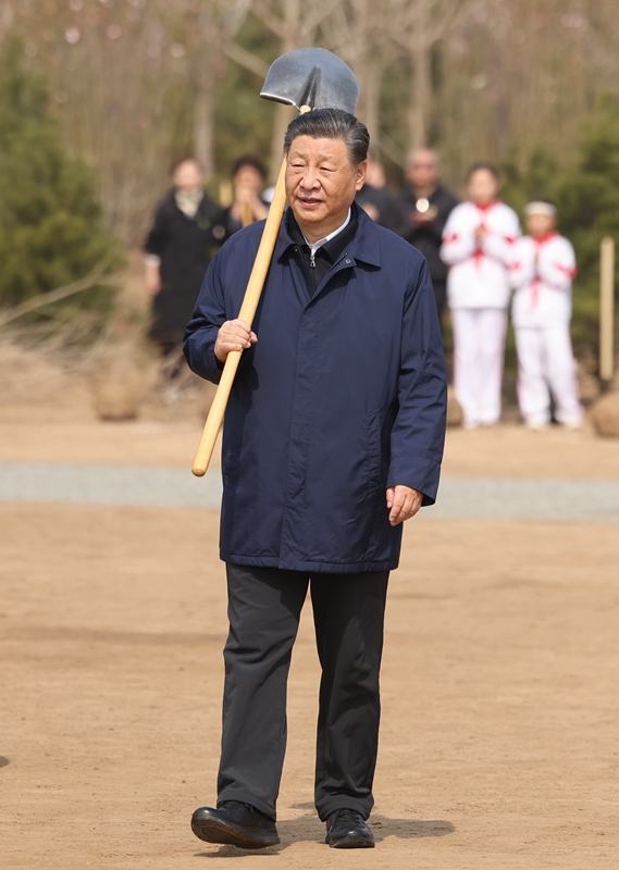 2024年4月3日，習(xí)近平總書記來到北京市通州區(qū)潞城鎮(zhèn)參加首都義務(wù)植樹活動(dòng)。