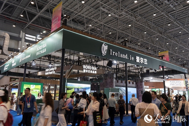 第四屆中國國際消費品博覽會愛爾蘭國家館。人民網(wǎng) 常沙攝
