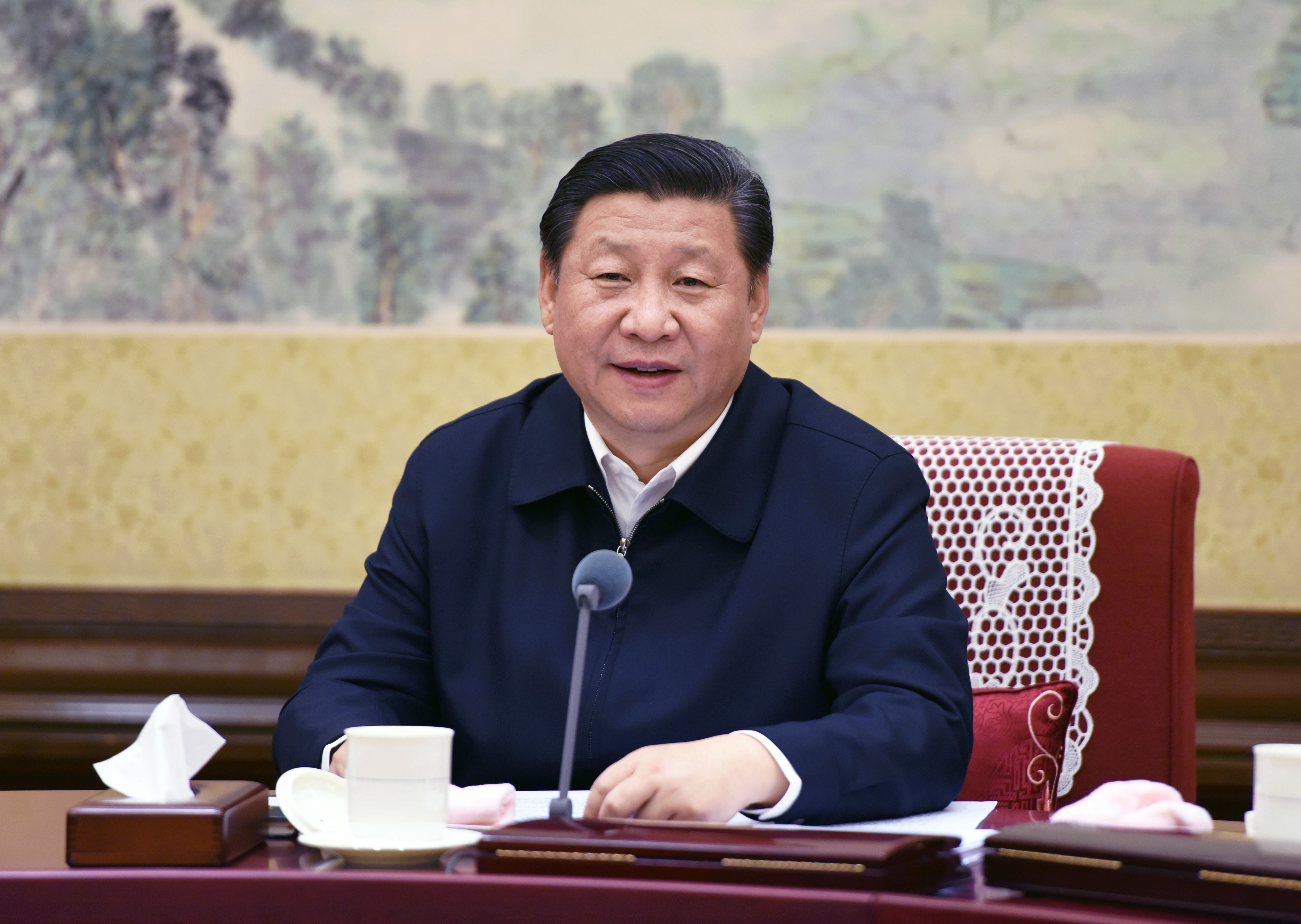 △ 2015年12月28日至29日，中共中央政治局召開專題民主生活會(huì)，對(duì)照檢查踐行“三嚴(yán)三實(shí)”情況，討論研究加強(qiáng)黨風(fēng)廉政建設(shè)措施。習(xí)近平總書記主持會(huì)議并發(fā)表重要講話。