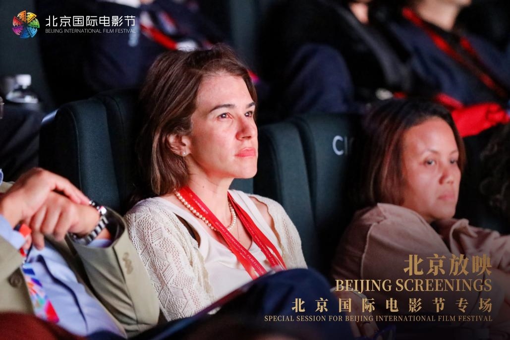 外國影人認真聆聽中國影片推介內(nèi)容。主辦方供圖