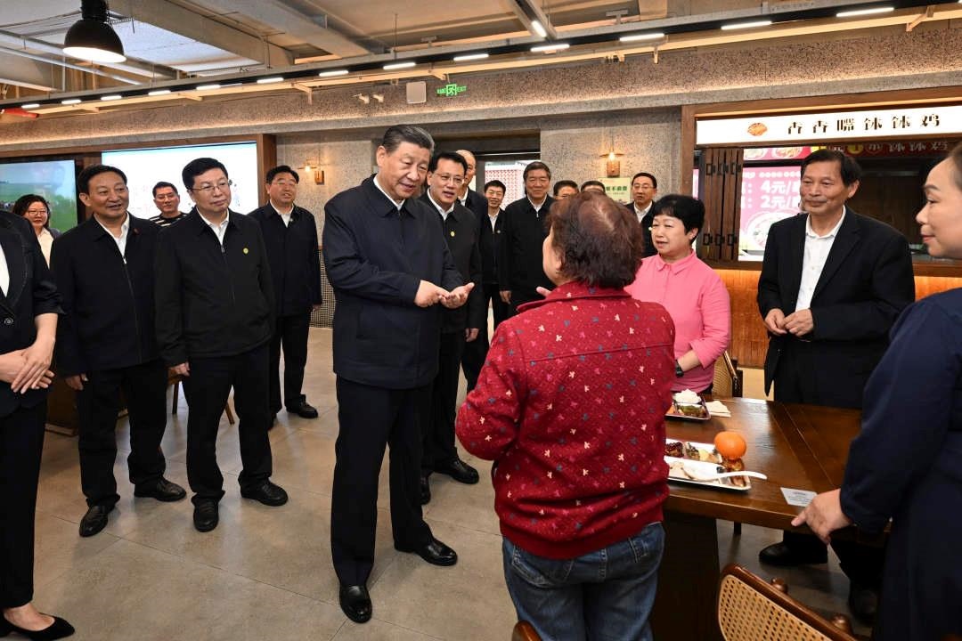△2024年4月22日，習(xí)近平總書(shū)記來(lái)到重慶九龍坡區(qū)謝家灣街道民主村社區(qū)考察。