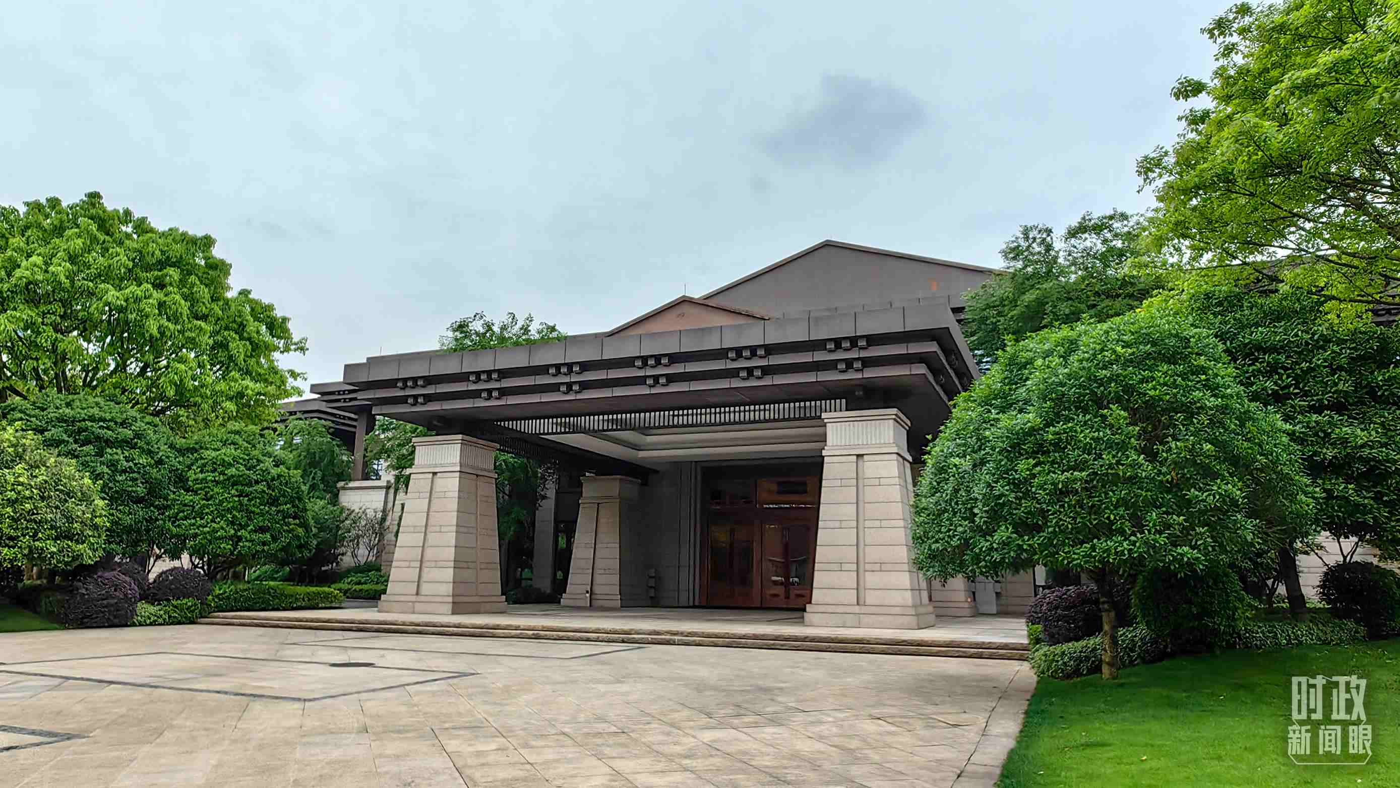 △重慶市渝州賓館，新時(shí)代推動(dòng)西部大開(kāi)發(fā)座談會(huì)在這里召開(kāi)。（總臺(tái)央視記者段德文拍攝）