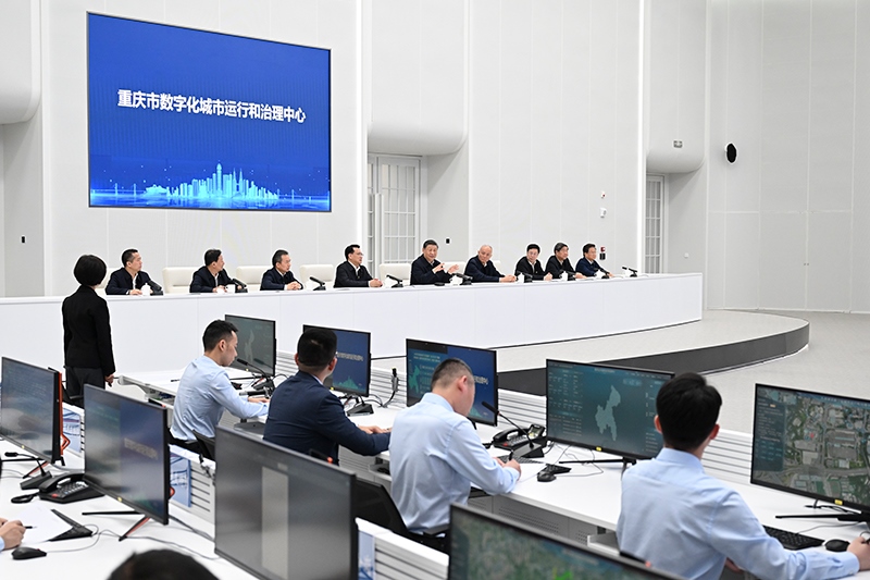 4月23日，習(xí)近平總書記在重慶市數(shù)字化城市運(yùn)行和治理中心考察。