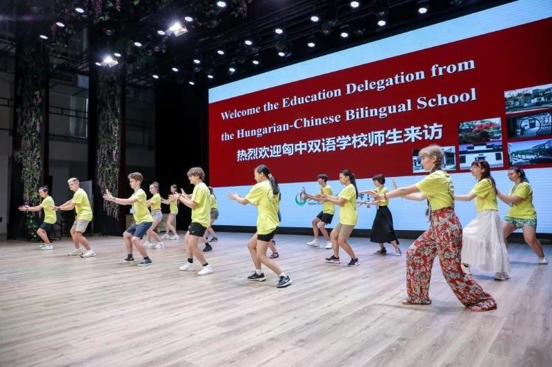 2023年7月，匈牙利匈中雙語學(xué)校師生代表團來到江蘇參加“錦繡江蘇”青年交流項目。
