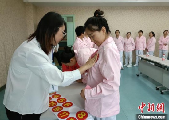 寧夏開展全國孤殘兒童護(hù)理員高級技師、技師職業(yè)技能等級認(rèn)定工作。寧夏民政廳 供圖