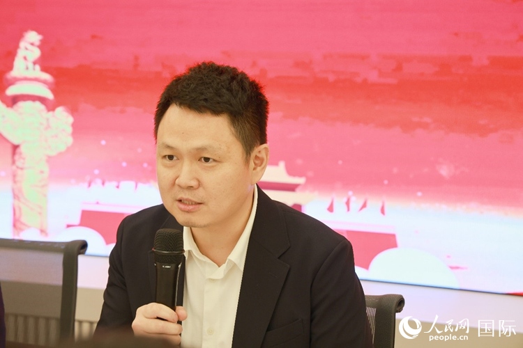中國駐里約熱內(nèi)盧總領(lǐng)館副總領(lǐng)事王尉育在座談會(huì)上致辭。人民網(wǎng)記者 陳海琪攝