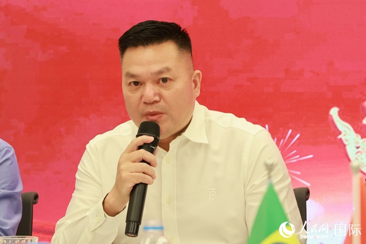 巴西和統(tǒng)會(huì)會(huì)長張小春在座談會(huì)上致辭。人民網(wǎng)記者 陳海琪攝