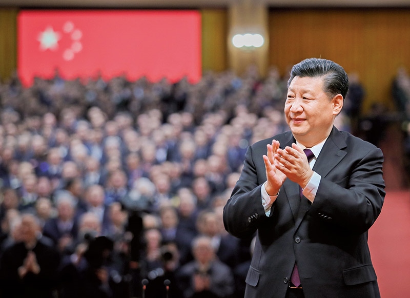 2018年12月18日，慶祝改革開放40周年大會(huì)在北京人民大會(huì)堂隆重舉行。中共中央總書記、國(guó)家主席、中央軍委主席習(xí)近平在大會(huì)上發(fā)表重要講話。這是習(xí)近平鼓掌向受表彰人員表示祝賀。 新華社記者 謝環(huán)馳/攝