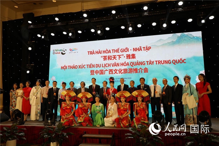 中越兩國嘉賓合影留念。人民網(wǎng)記者楊曄攝