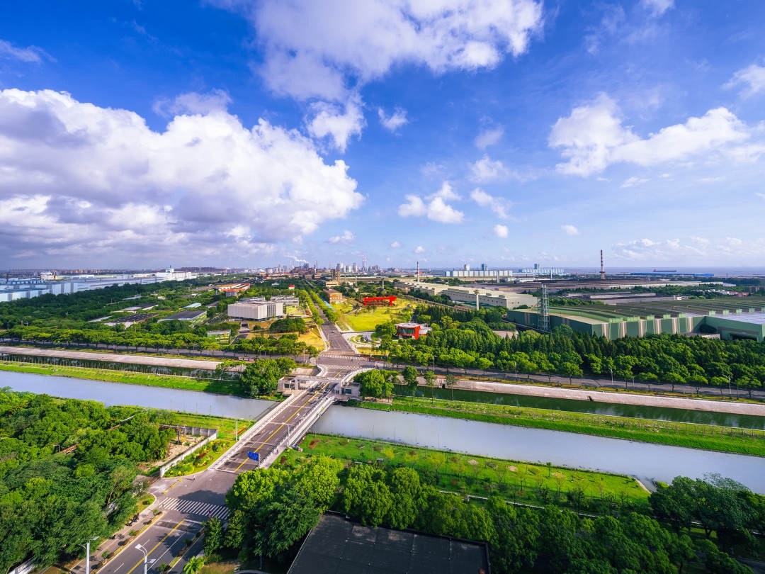 位于長(zhǎng)江口的上海寶鋼廠區(qū)，有生態(tài)花園工廠的美譽(yù)。劉繼鳴攝