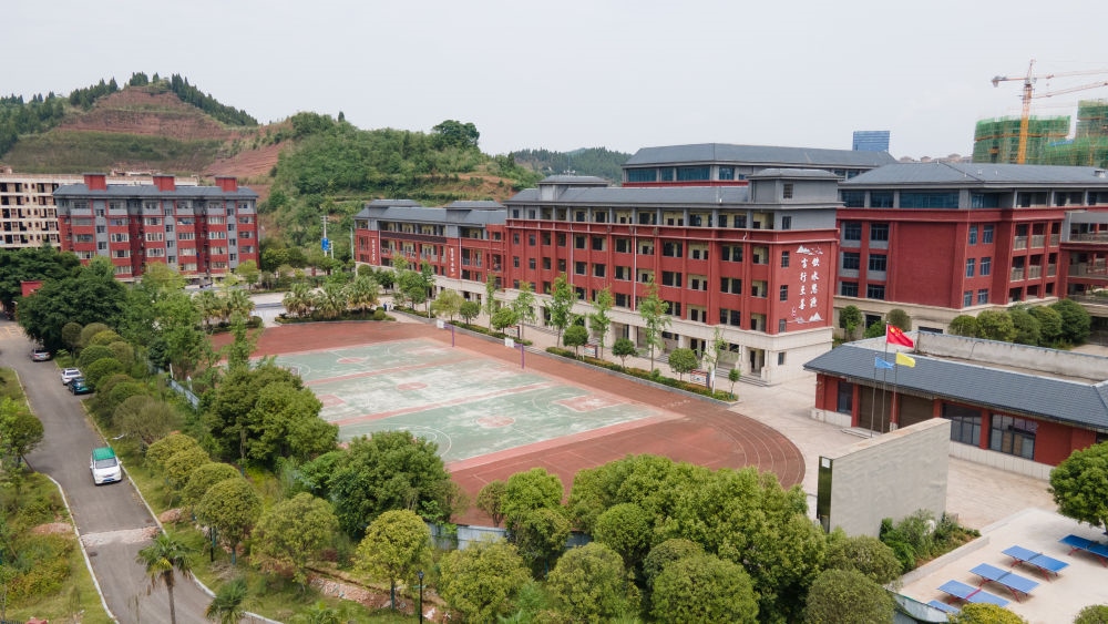 這是5月31日拍攝的之江小學校園（無人機照片）。新華社記者 胥冰潔 攝